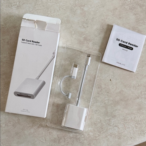 WhiteSD Card Reader - Picture 2 of 5